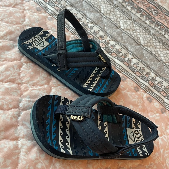 Reef Toddler flip-flips w/elastic sling back. Very good used condition. Sz 3-4 - Picture 3 of 6